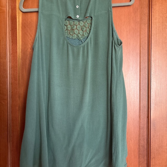 Francesca’s sage green lace high-low tunic top - Picture 4 of 4